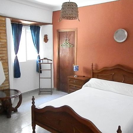 Habitación independiente en casa antigua - Centro Utrera Exterior foto
