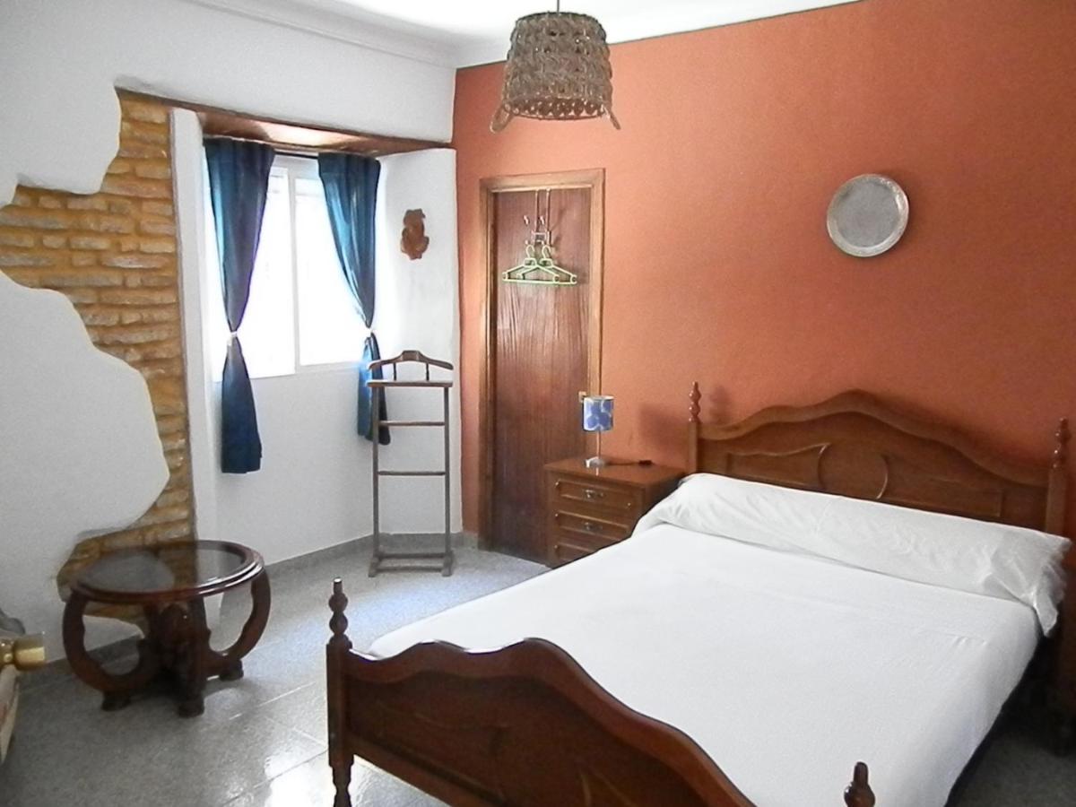 Habitación independiente en casa antigua - Centro Utrera Exterior foto