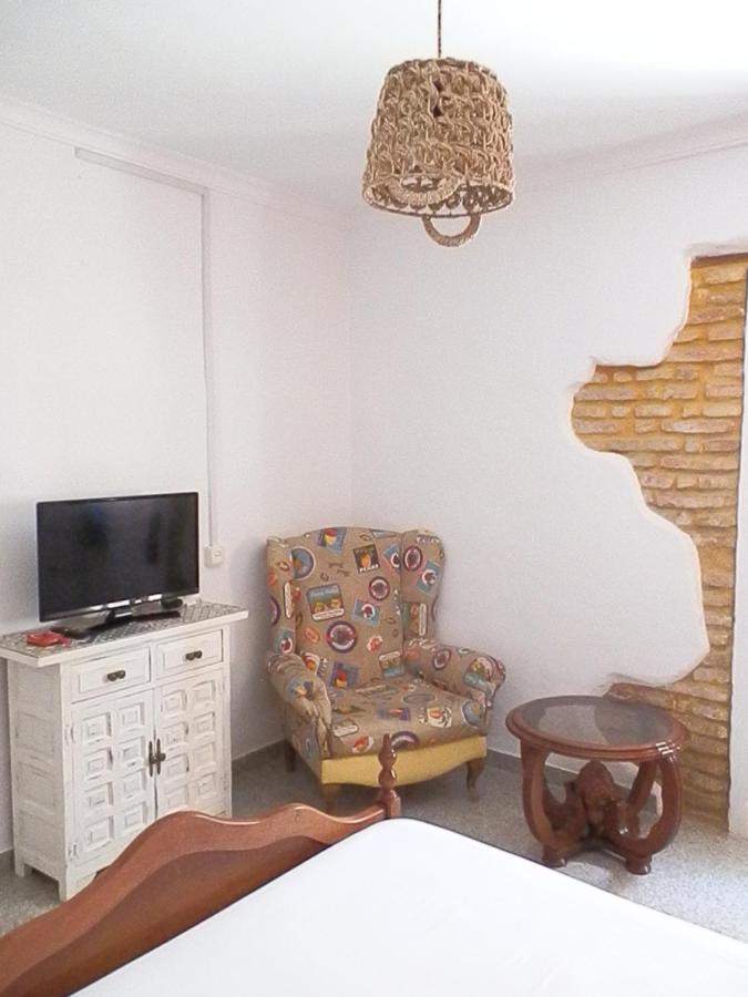 Habitación independiente en casa antigua - Centro Utrera Exterior foto