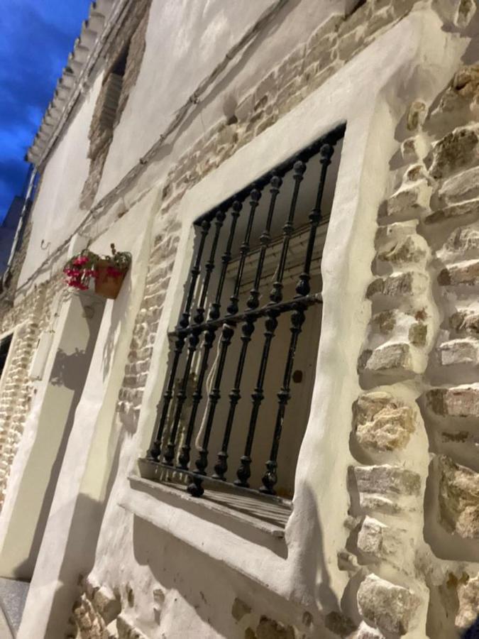 Habitación independiente en casa antigua - Centro Utrera Exterior foto